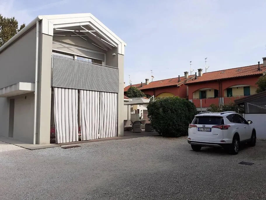 Apartament Elegant House With A Garden Mira
