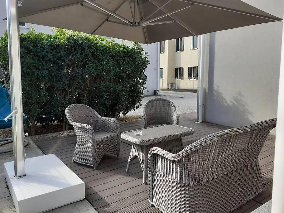Apartament Elegant House With A Garden Mira