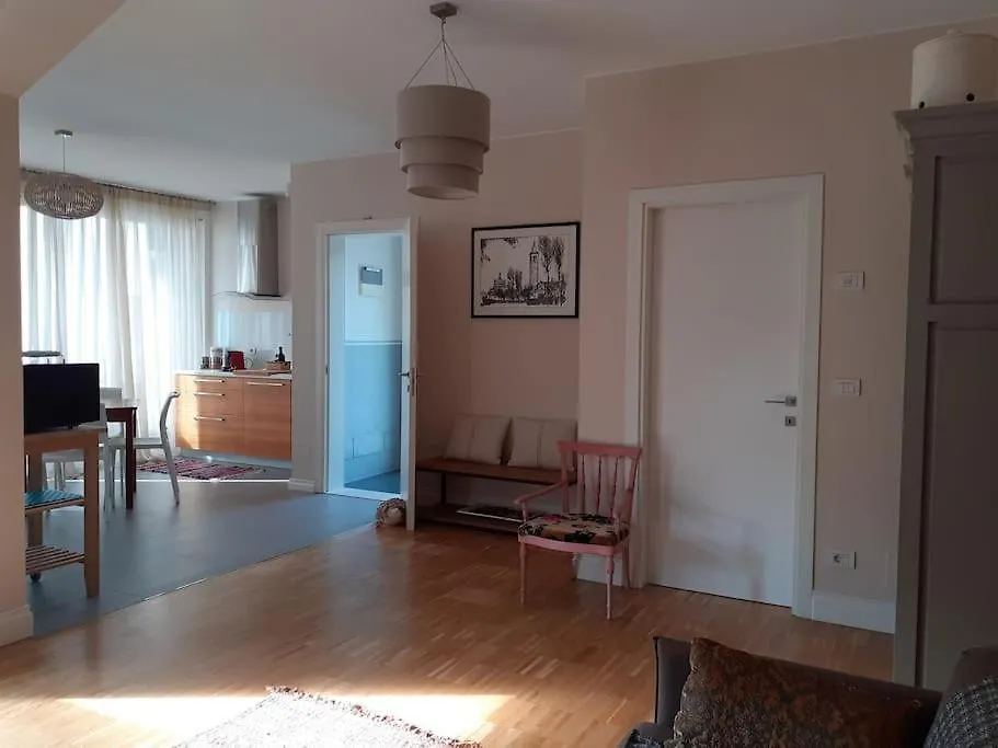 Apartament Elegant House With A Garden Mira 0*,